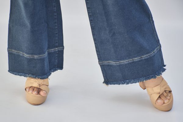 (3057) Wide